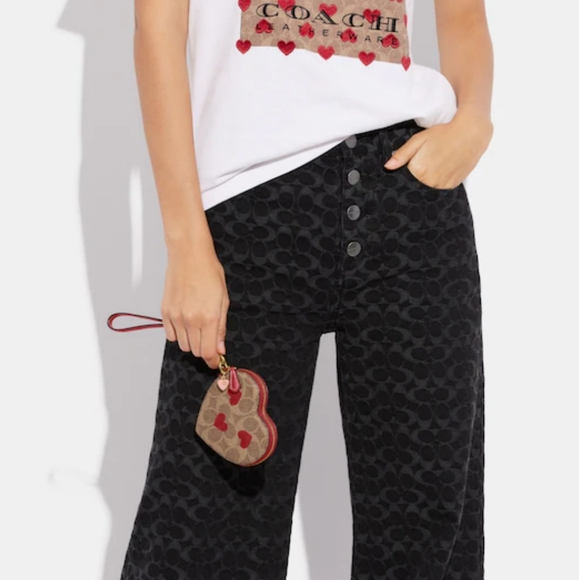 COACH HEART WRISTLET - Picture 10 of 14